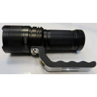 چراغ قوه زوم دار 2 باتری دارای لامپ پرتابل