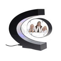 قاب عکس معلق مغناطیسی چراغدار به شکل حرف سی انگلیسی