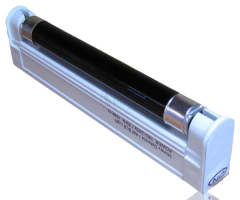 چراغ تست اسکناس بلک لایت مدل پی4دبلیو